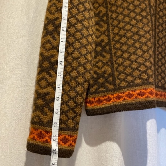 Made in Norway. 100 % wool sweater branded FIGGJO. Medium-Large woman size. Warm - Picture 9 of 11